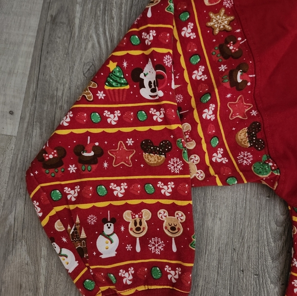 Disney Parks Holiday Spirit Jersey Treats Gingerbread 2019 Christmas Adult small - Picture 2 of 8